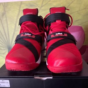 Nike LeBron James Soldier IX size 13